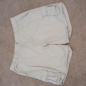 Mens white/grayish Columbia shorts very good condition size 42